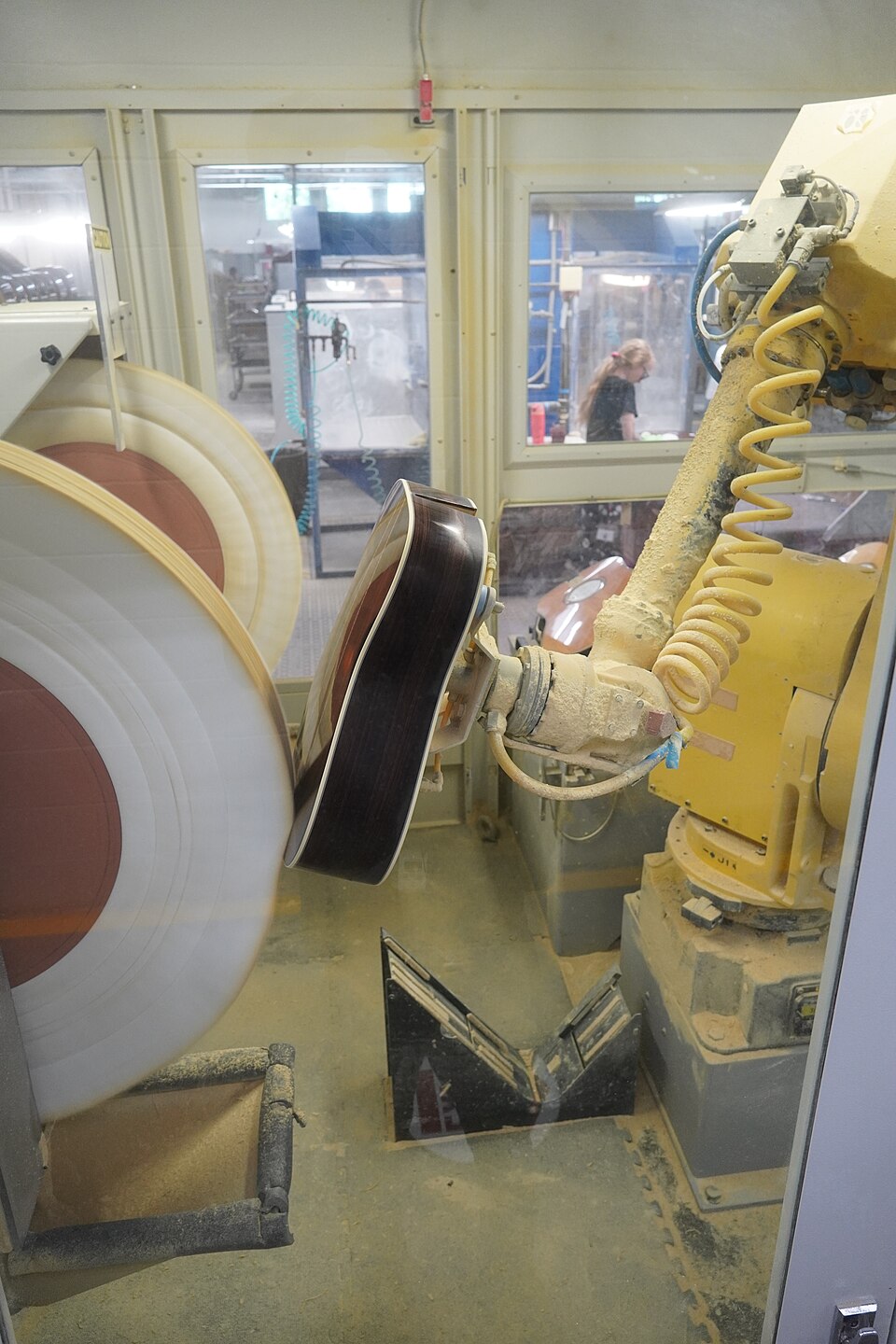 AI, robots push auto plants toward lights-out factories